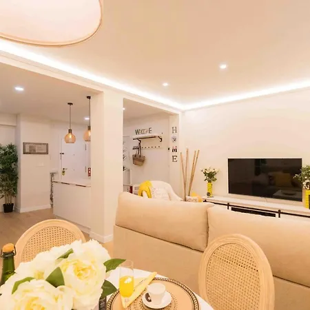 Chic Barrena Old Town Apartment