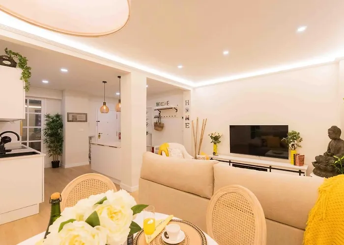 Chic Barrena Old Town Apartment