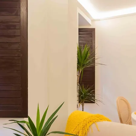 Chic Barrena Old Town Apartment