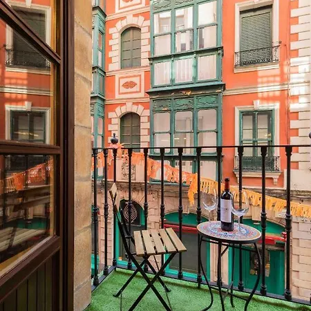 Chic Barrena Old Town Apartment *